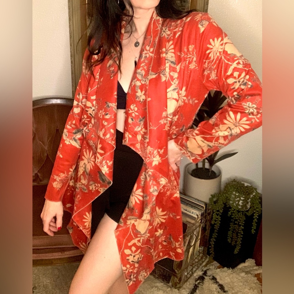 Solitaire Red Floral Faux Suede Kimono - Picture 2 of 14